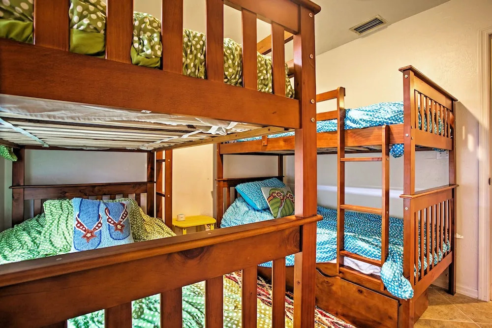 Newly Renovated Tropical Getaway in Cape Coral!