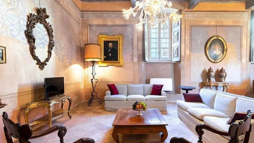 PALAZZO POZZO BONELLI 14, Emma Villas