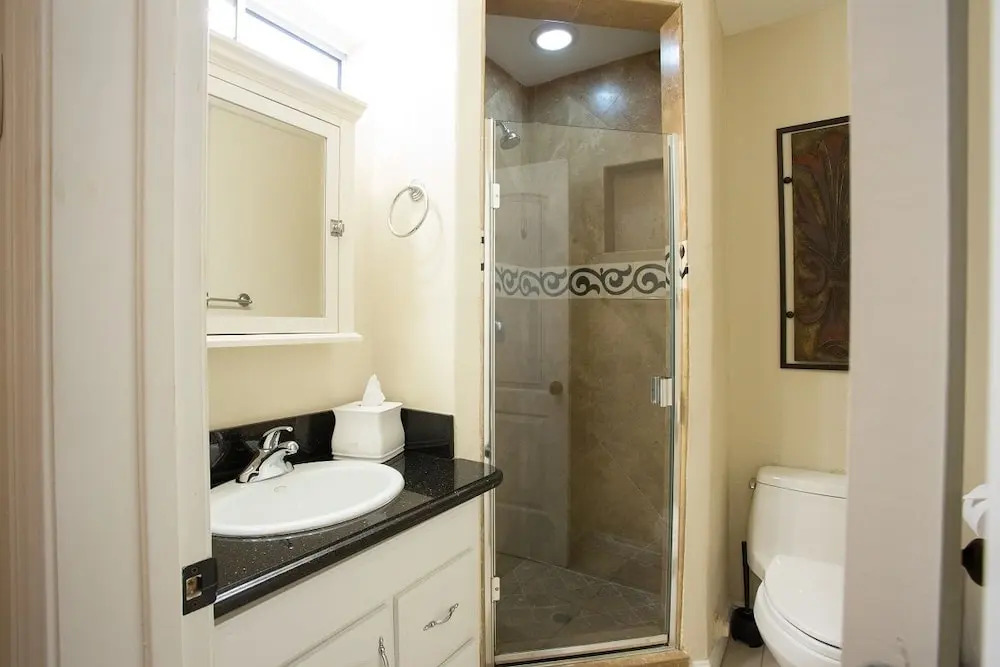 128 39th ABC 5 Bedrooms 3 Bathrooms Villa