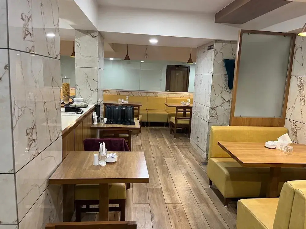 Hotel Golden Plaza surat