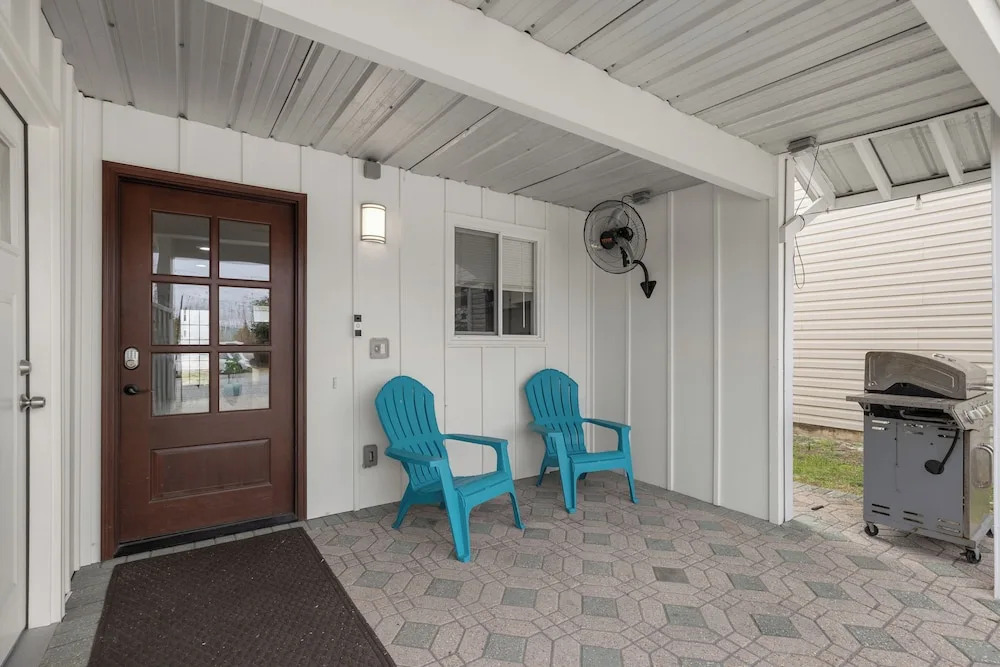 Come Enjoy Some Seawaves! 2BR 2.5ba Coastal Townhome Sleeps 8