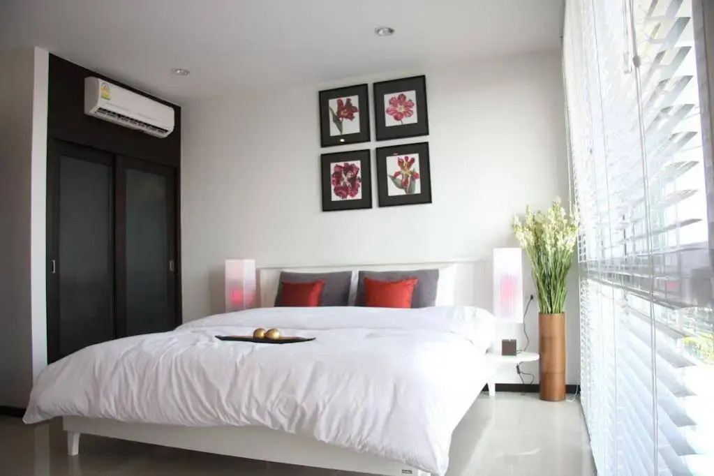 Two Villas Holiday Phuket: Two Villas Suite Serviced Apartment Nai Harn Beach