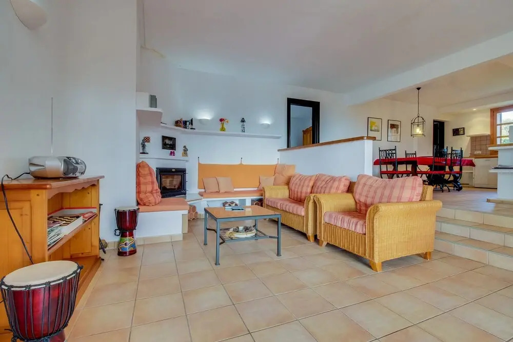 Charming villa with private pool and wifi