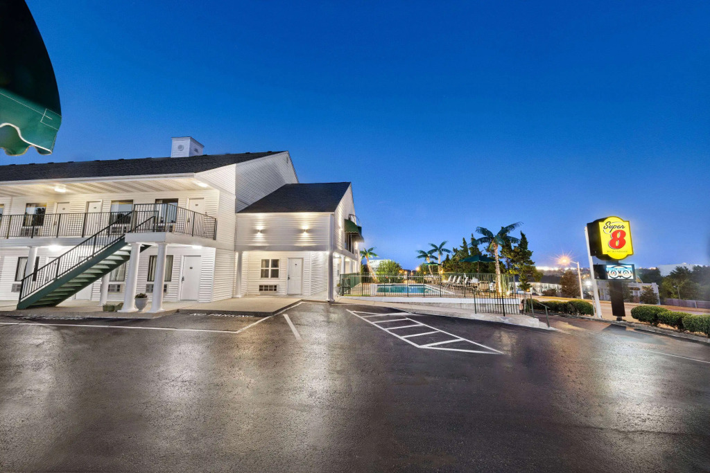 Super 8 by Wyndham Branson - Shepherd of the Hills Exwy