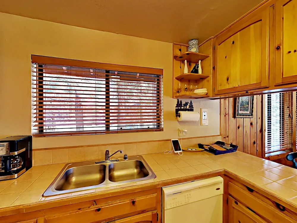 4BR 3BA Tahoe Donner House by RedAwning