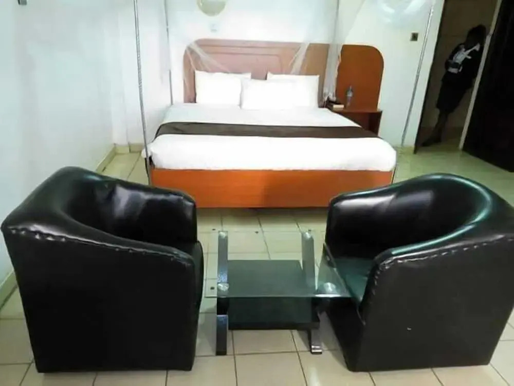 Kim's Breeze Hotel Ltd and Choma Zone