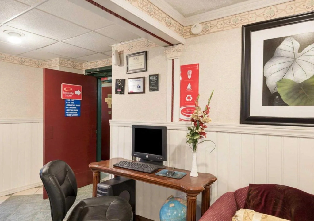 Super 6 Inn and Suites