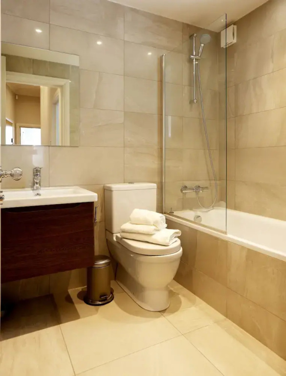 Experience Stunning Apartment Lifestyle. 10B