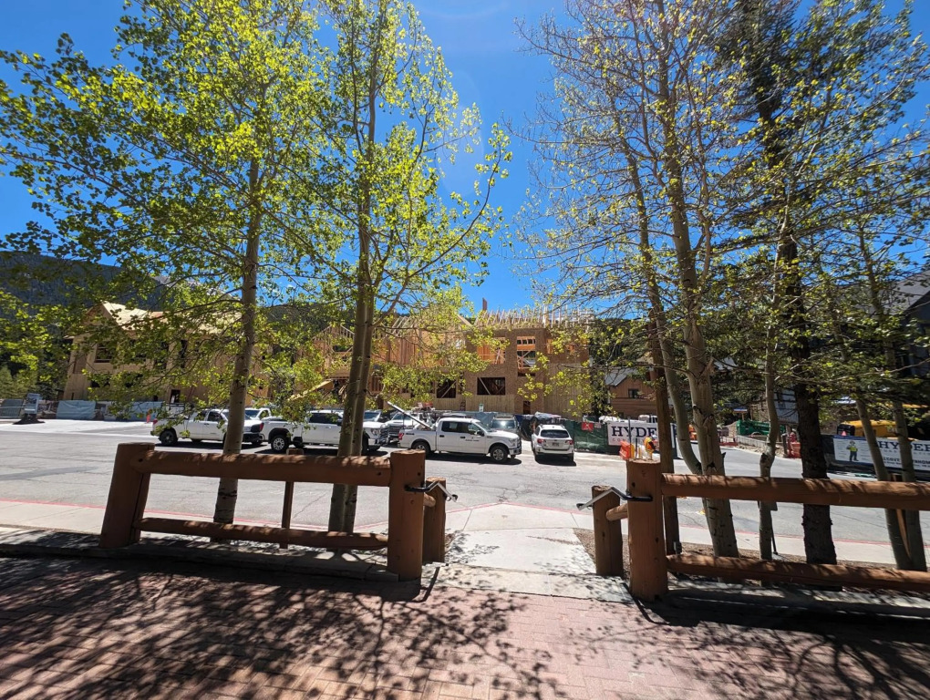 Upgraded 2bdr In Ge/walk To Slopes, Fireplace & Balcony 2 Bedroom Condo by RedAwning