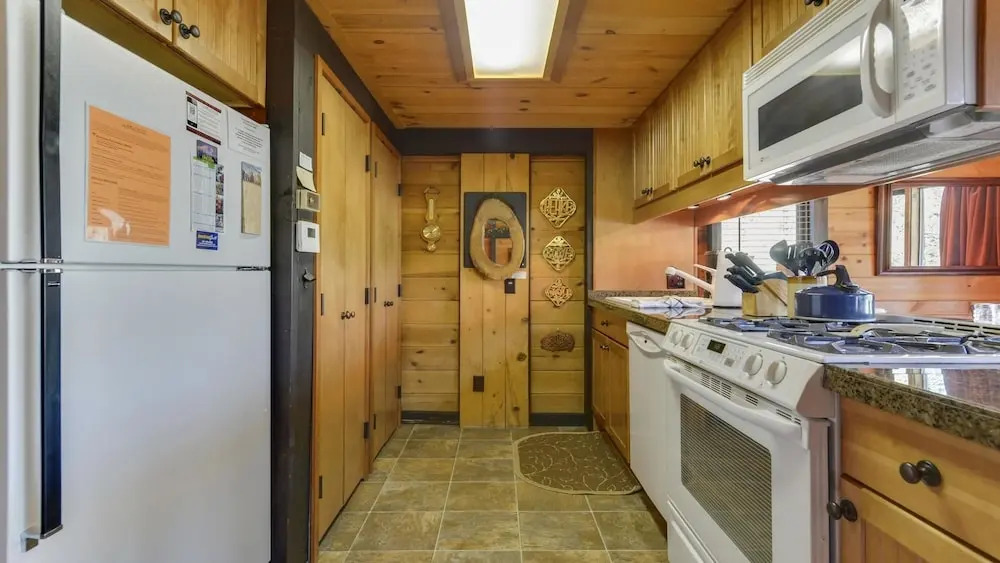 Cluster Cabin 19