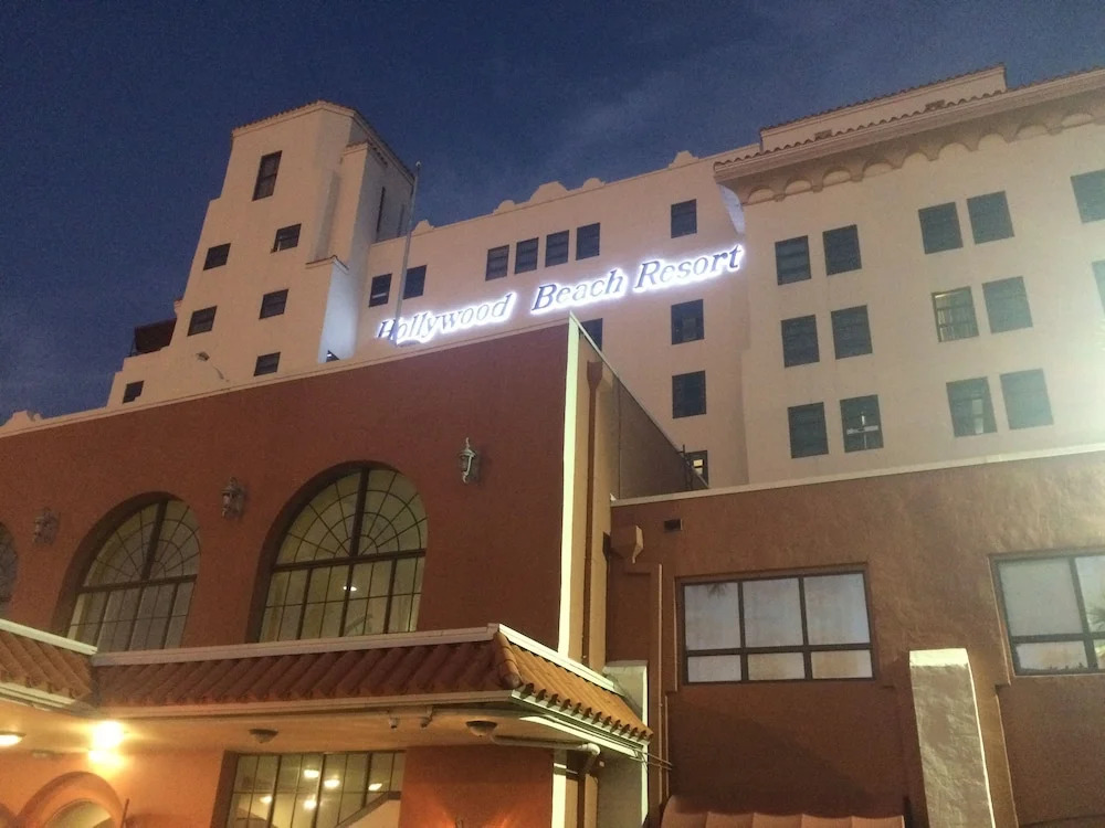 Hollywood Beach Resort- Large Studio Sleeps 4