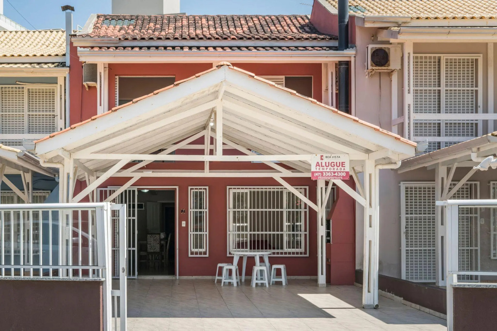 Aluguel Casa 4 quartos s/ 1 suíte frente Mar | Bombas/SC