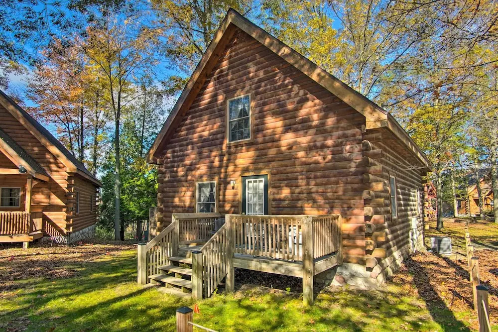 Rustic Rothbury Cabin w/ Resort Amenity Access!