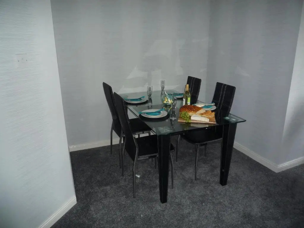 Paisley Central Apartment #3