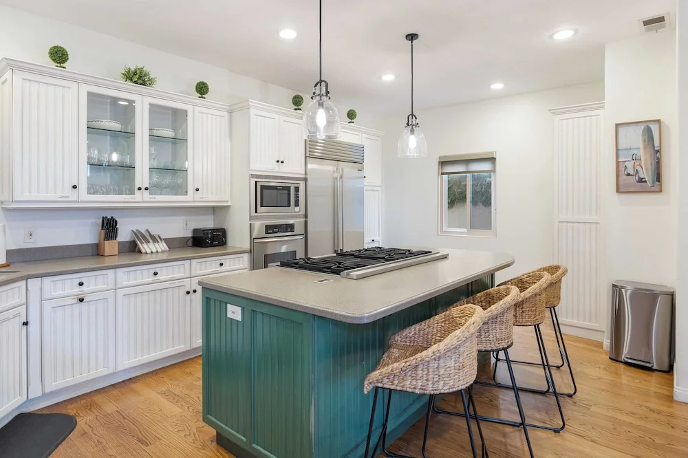 Belmont Shore Retreat Rooftop Lounge, Putting Green & Near 2nd Street Beaches