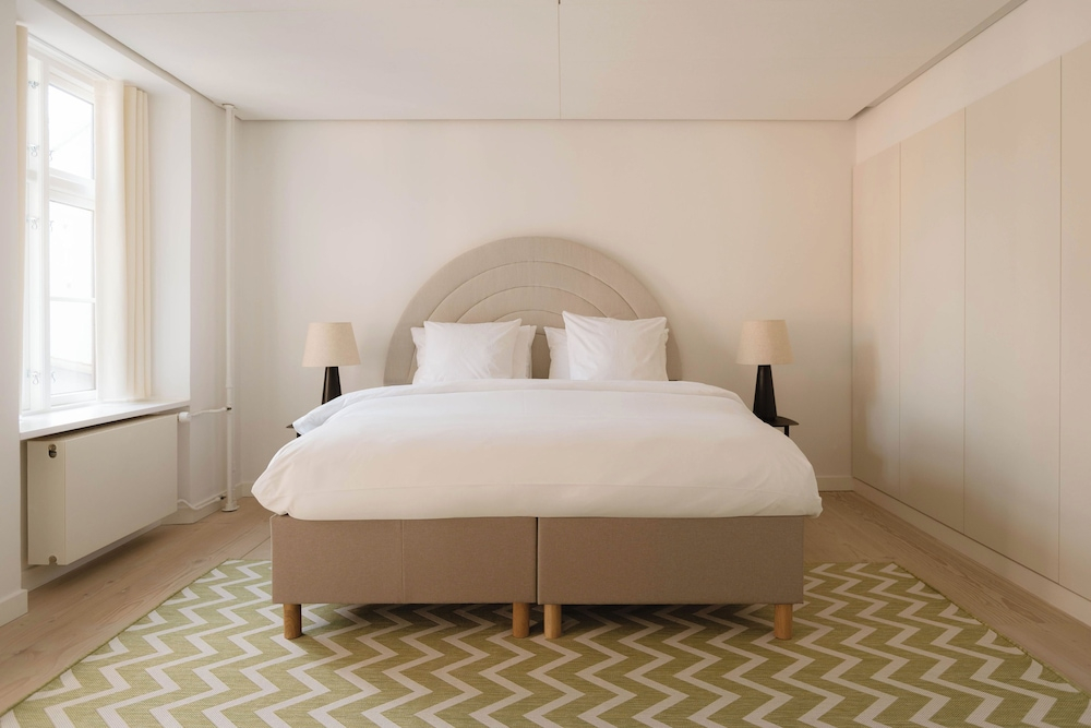 Queens Suites by Daniel&Jacobs