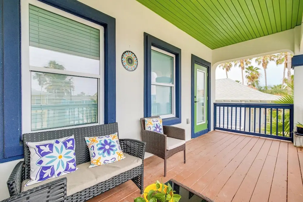 Steps to Beach: Oceanside Townhome w/ Heated Pool