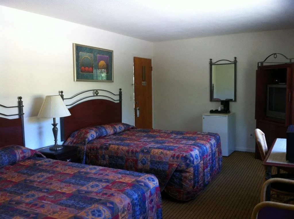 Golden Chain Motel