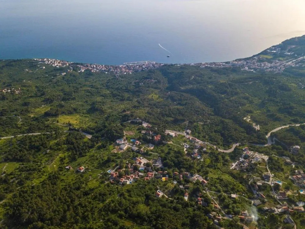 Villa in Tučepi with Pool near Seabeach