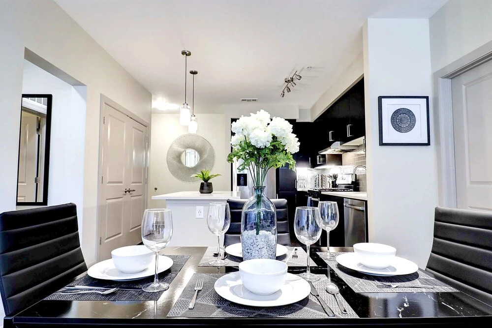 Rooftop Pool with Views-King Beds-Parking 1123
