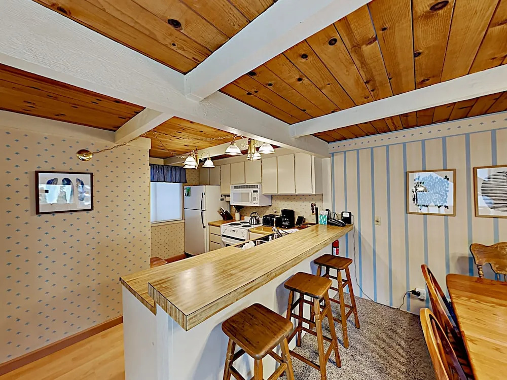 Mountaintop #D - 4 Br Condo