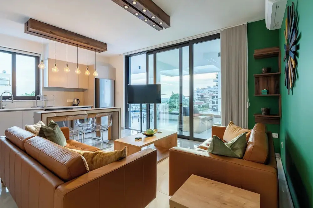 Beachcomber 2-BR Apartment in Larnaca