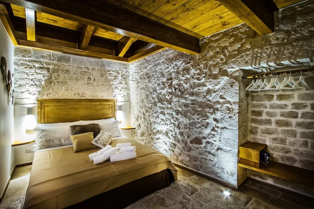 Beatrice Rooms