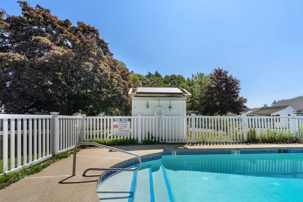 The Beaches Motel and Cottages