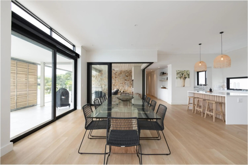 Sunset Villa - Luxury Villa 150m from the beach