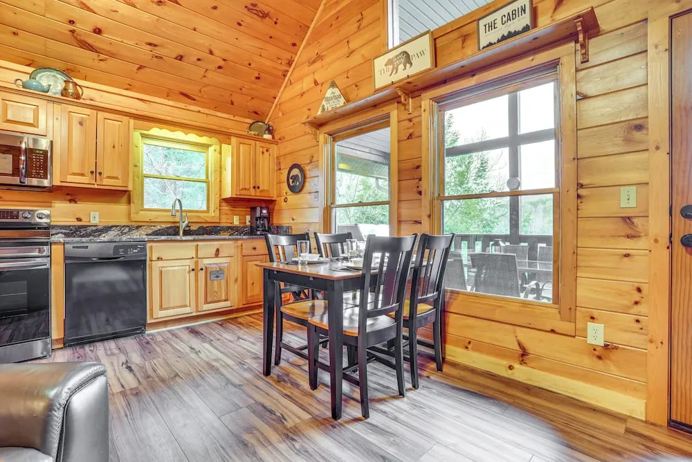 2-tier Deck & Hot Tub: Quiet Sevierville Cabin