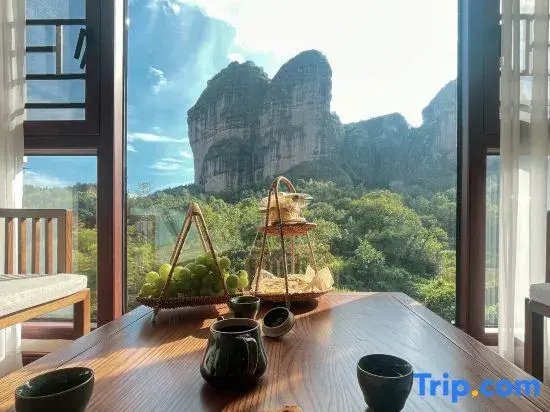 Longhushan Road Township Family Banquet Homestay