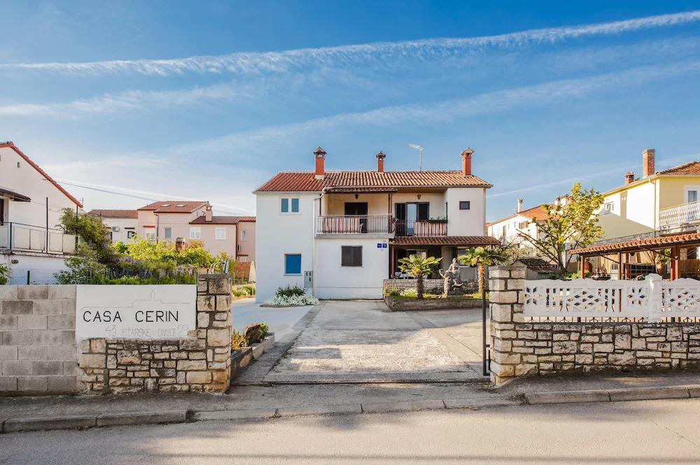 Apartments Casa Cerin