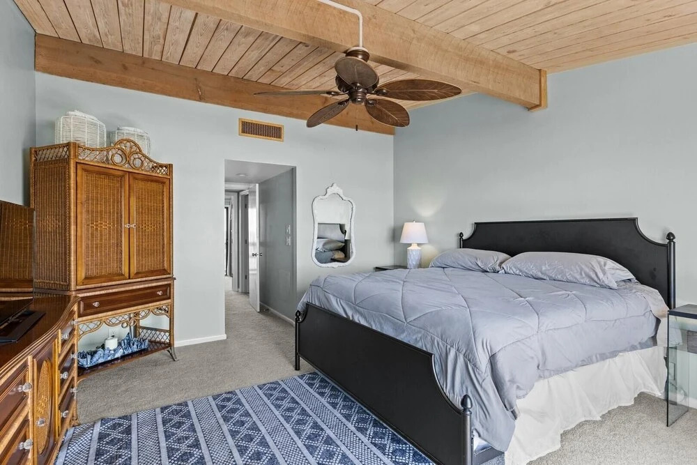 Coral Shores #4 3 Bedroom Condo by RedAwning