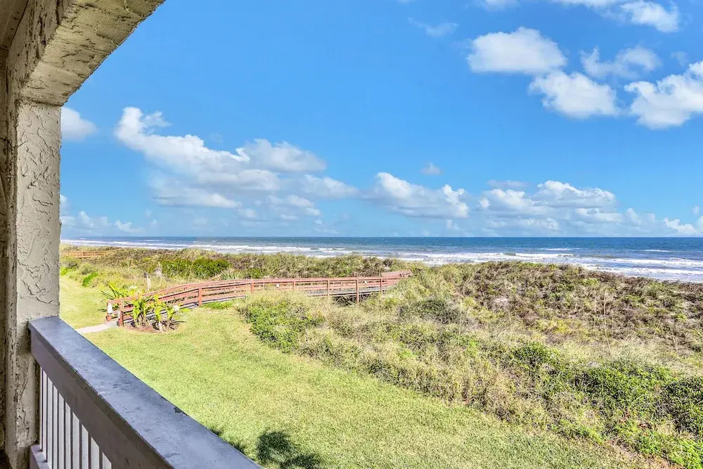 Oceanfront Townhouse With Shared Pools, Ocean View, Wifi, W/d, and Central AC