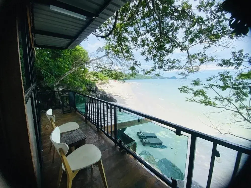 Cenanghill Beachfront