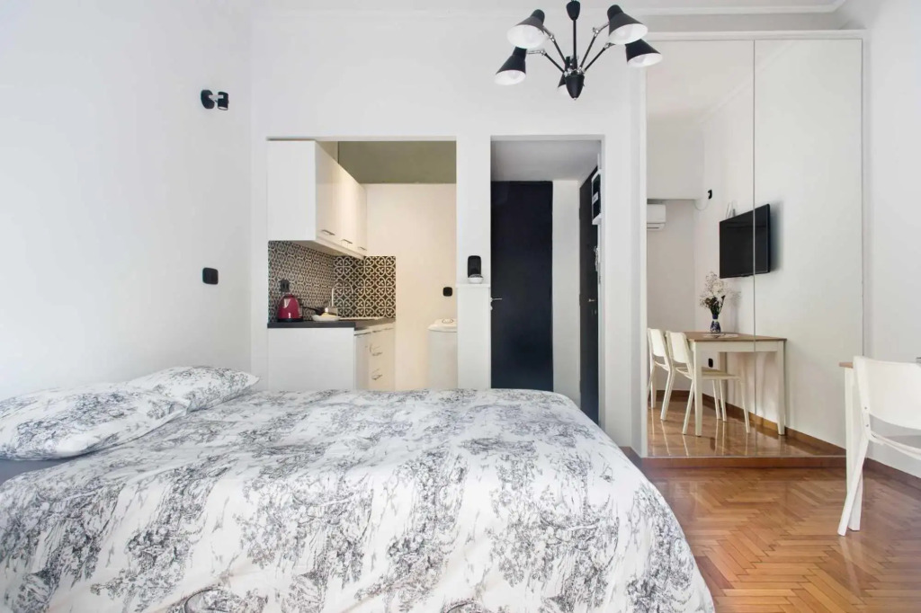 Newly renovated studio downtown Athens!