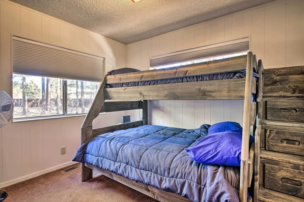 Hot Tub Hideaway in Pinetop: Bring Your Pet!