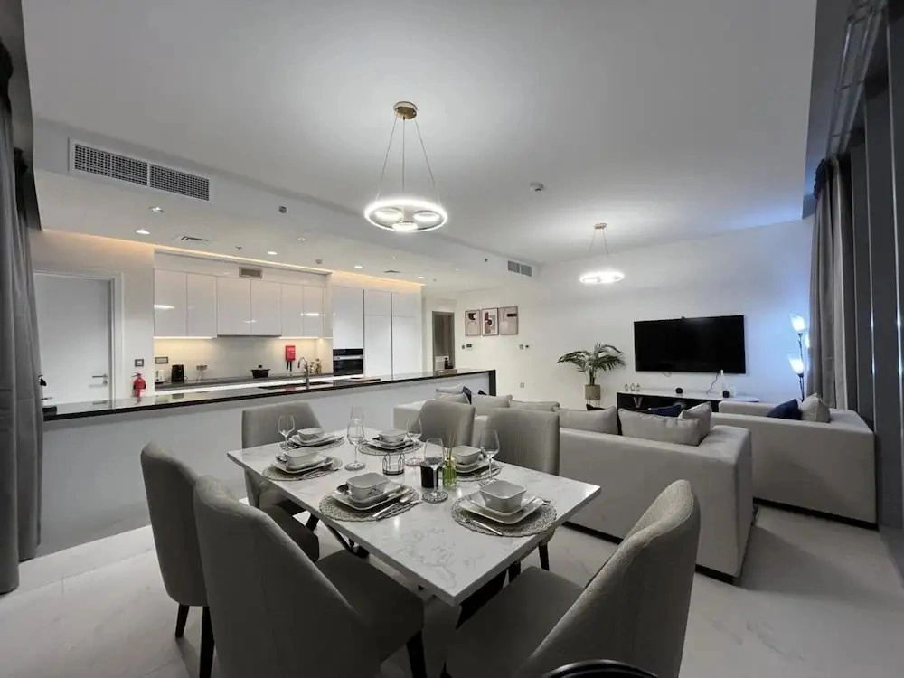 Maison Privee - Modern Family Retreat w/ Dubai Skyline Views