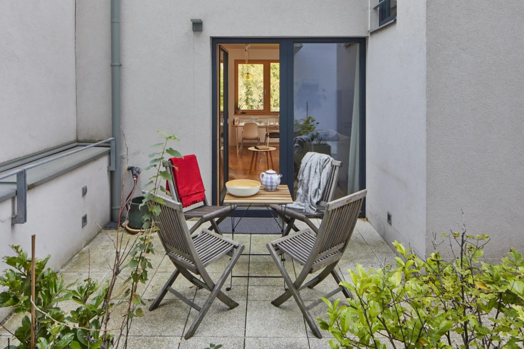 Spacious Loft in Žižkov by Prague Days