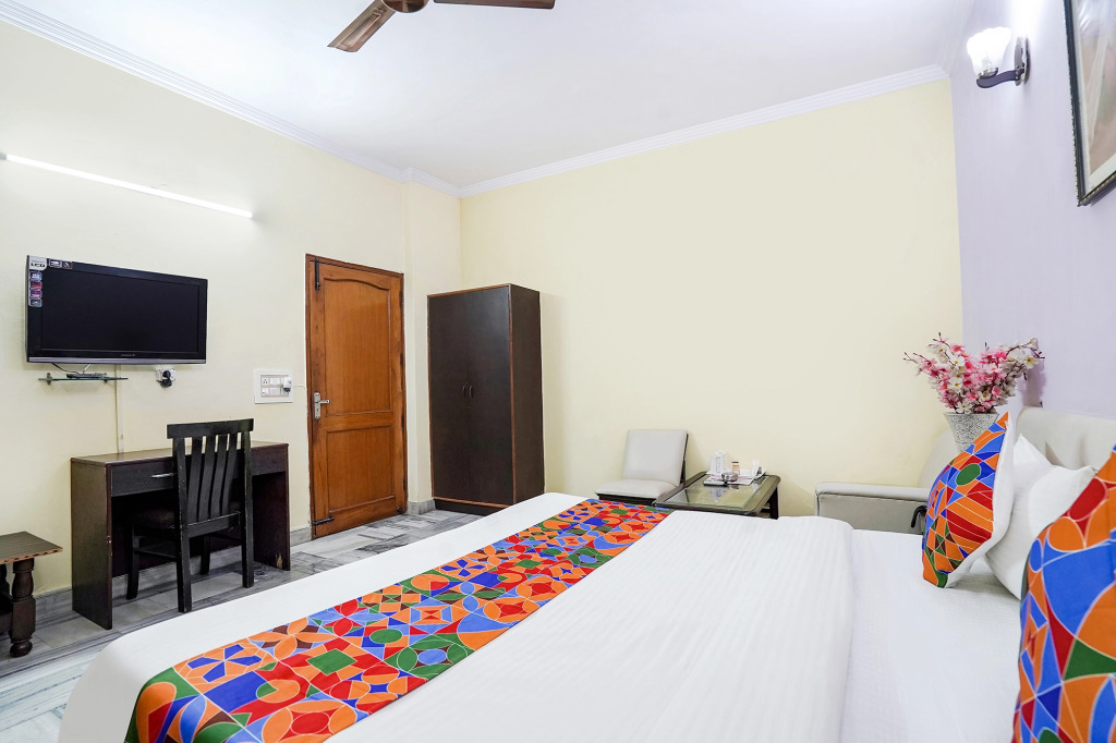 FabHotel Ivy Inn - Nr ISKCON Temple Noida Sec 35