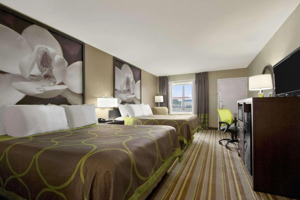 Super 8 by Wyndham Tupelo Airport