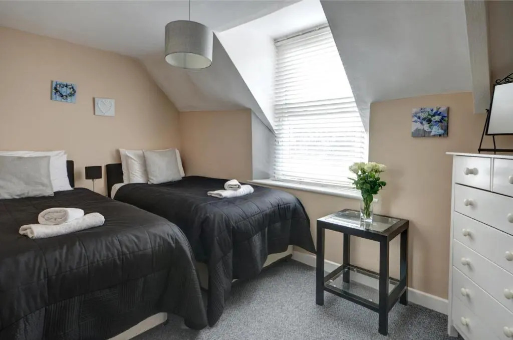 Walkers Court By Treetop Property