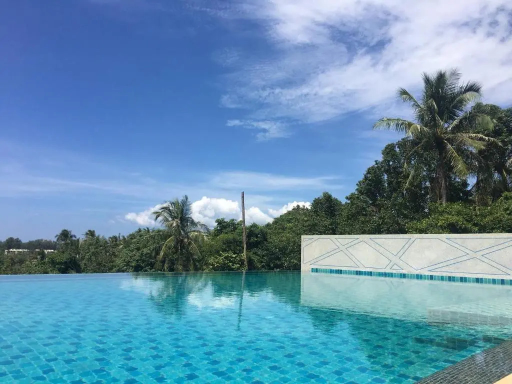 1b Pool, Gym, Walk to Lovely Naiyang Beach