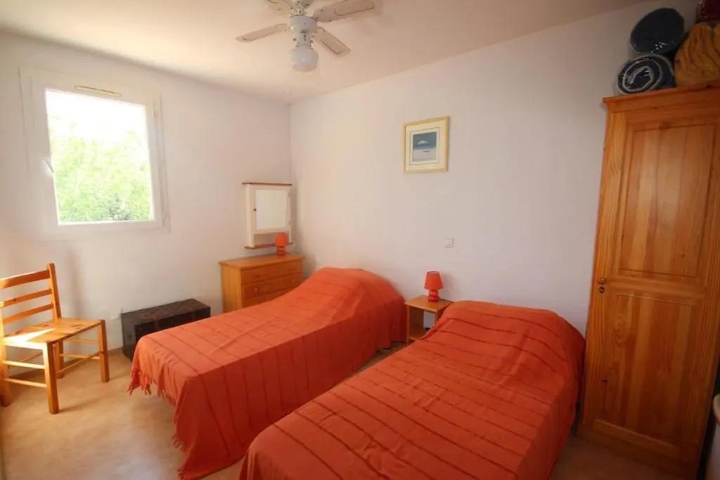 Jolie maison de vacances 2 chambres terrasse parking privatif vue réserve dans résidence sécurisée avec piscine commune 800 m de la mer LRCS128