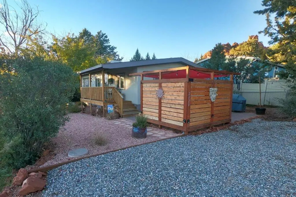 Serene 2 Bedroom! Walk to Trails! Red Rock Mountain Views!