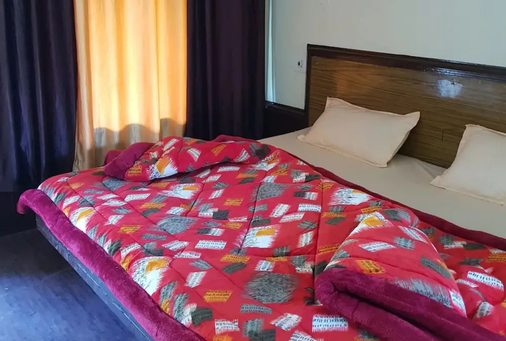 Goroomgo Aby's Hut Manali