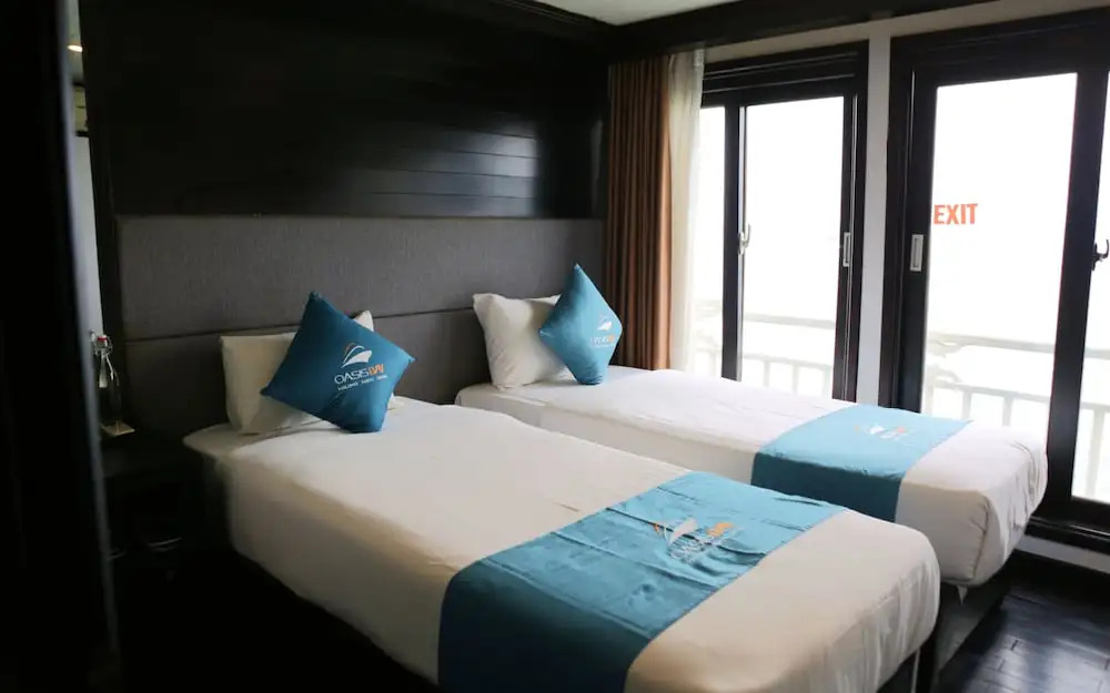 Oasis Bay Party Cruise - Ha Long Bay Tour