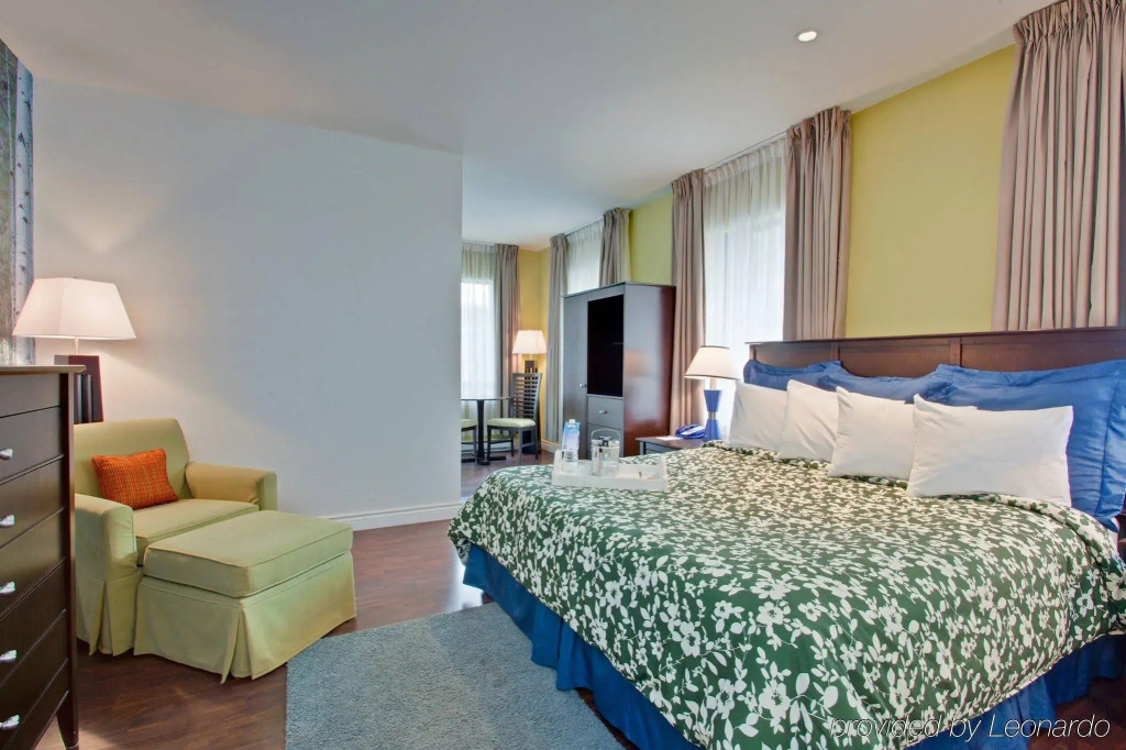 Metcalfe Hotel Ottawa by Gray Collection