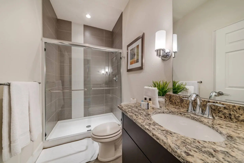 Charming townhome with private pool near Disney