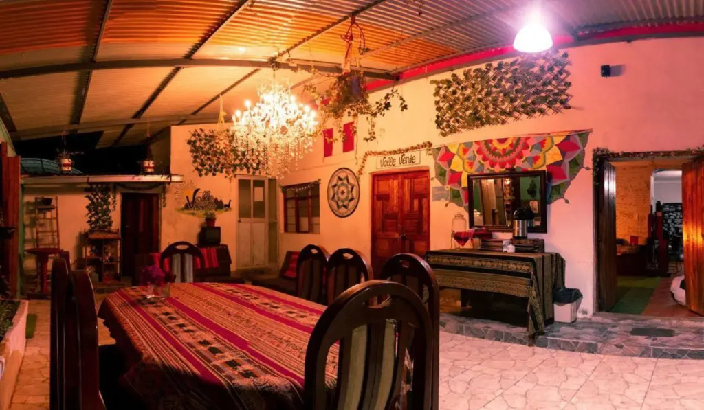Valle verde, Hostel & camping